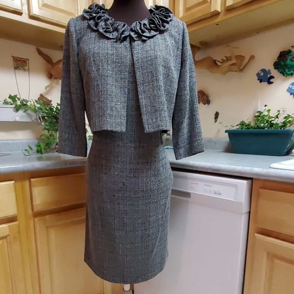 Danny & Nicole 2 Piece Ruffled Dress Suit 6 Petite